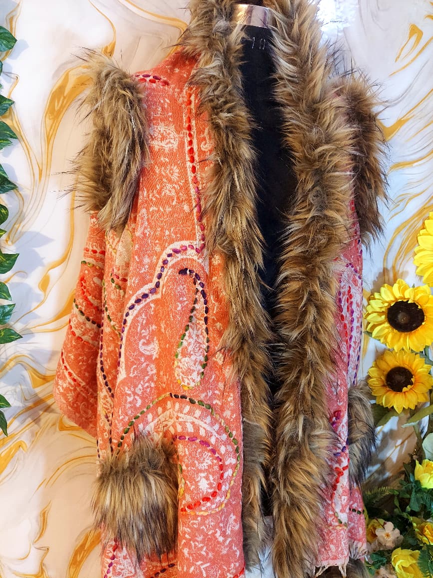 Kashmiri Wool Capes: Paisley Design, Faux Fur Trim, Bohemian Style, Winter Poncho