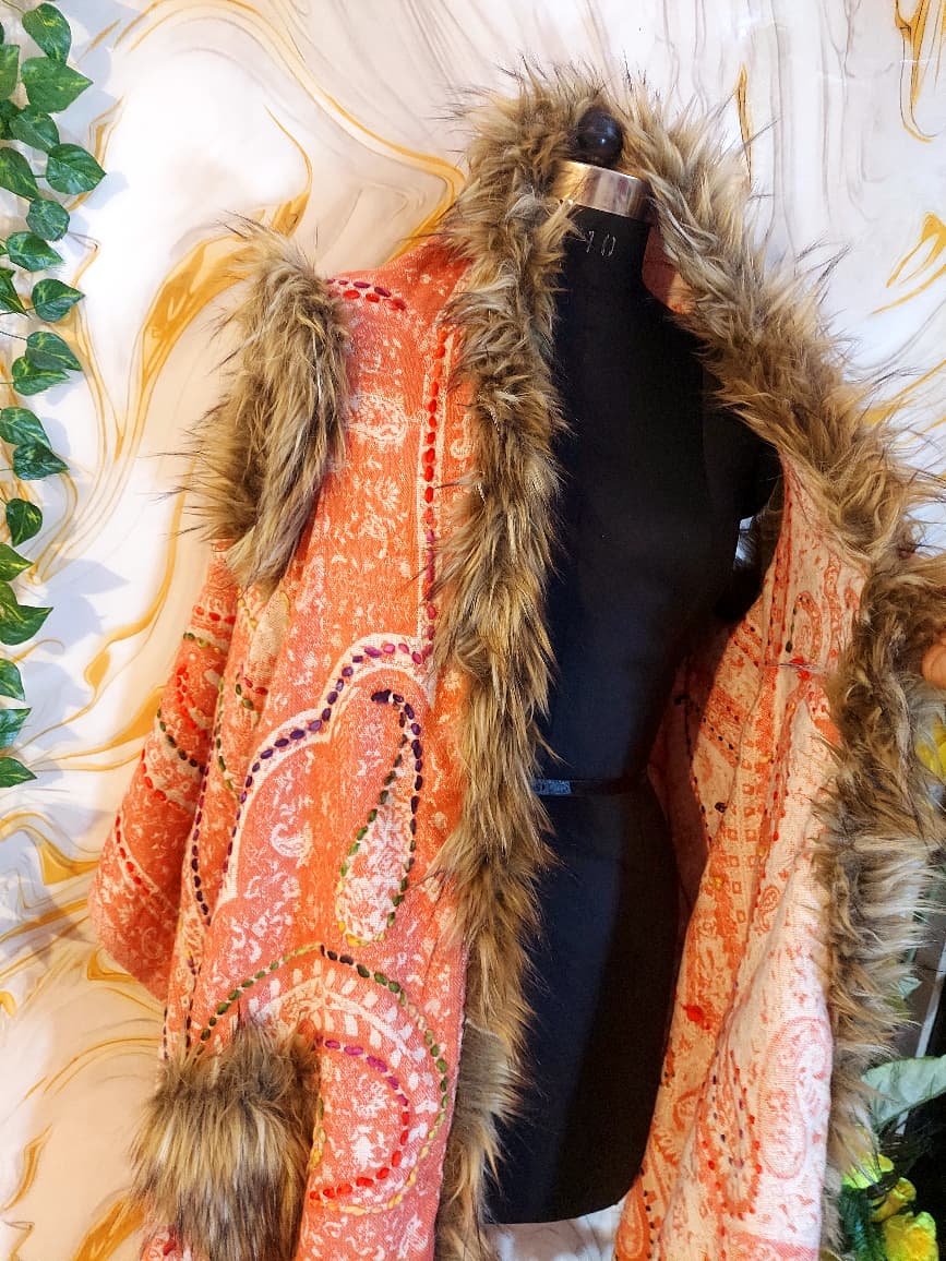 Kashmiri Wool Capes: Paisley Design, Faux Fur Trim, Bohemian Style, Winter Poncho