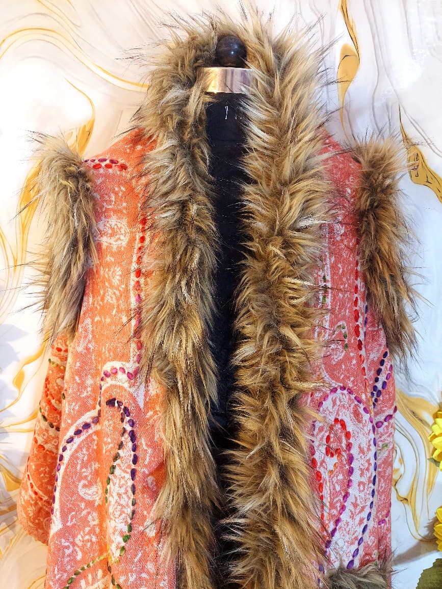 Kashmiri Wool Capes: Paisley Design, Faux Fur Trim, Bohemian Style, Winter Poncho