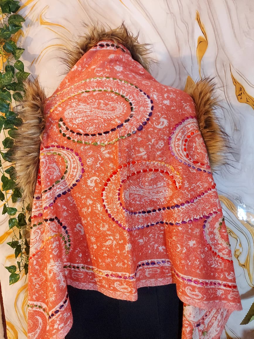 Kashmiri Wool Capes: Paisley Design, Faux Fur Trim, Bohemian Style, Winter Poncho