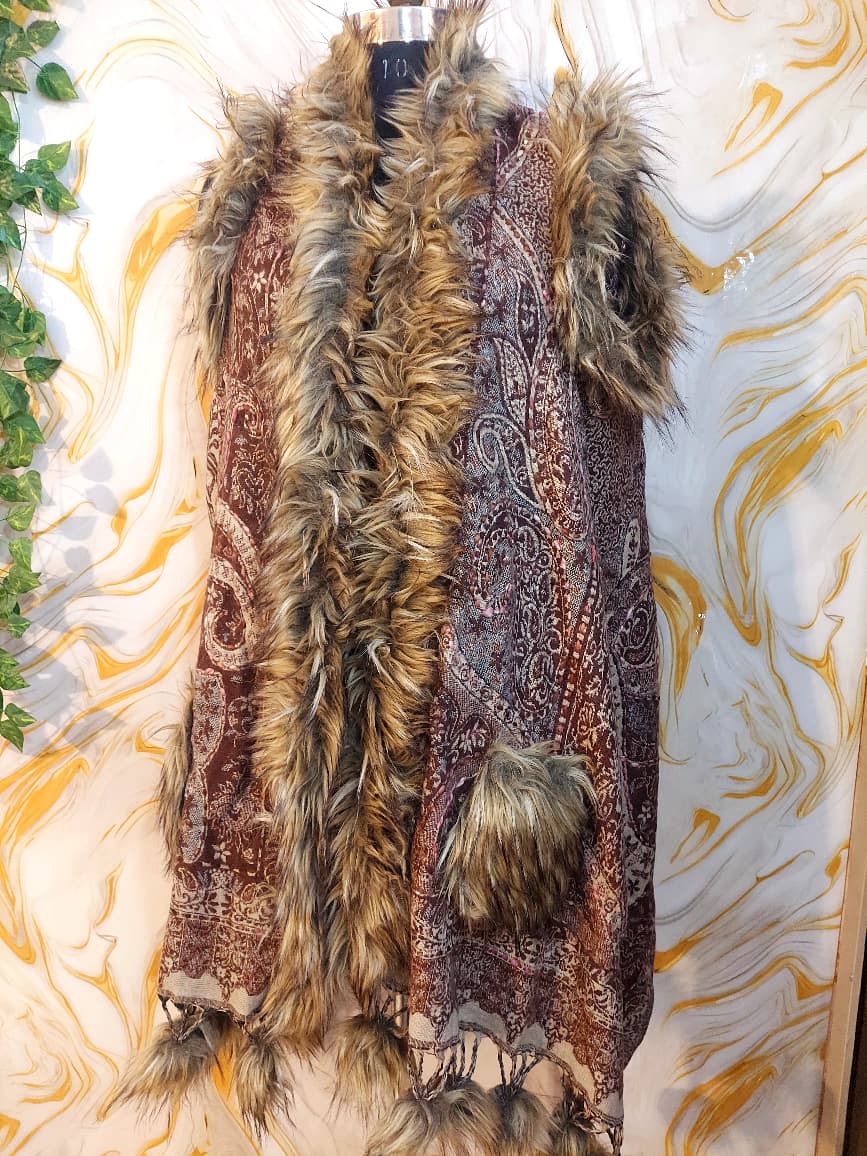 Kashmiri Wool Capes: Paisley Design, Faux Fur Trim, Bohemian Style, Winter Poncho