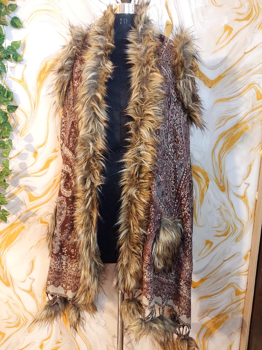 Kashmiri Wool Capes: Paisley Design, Faux Fur Trim, Bohemian Style, Winter Poncho