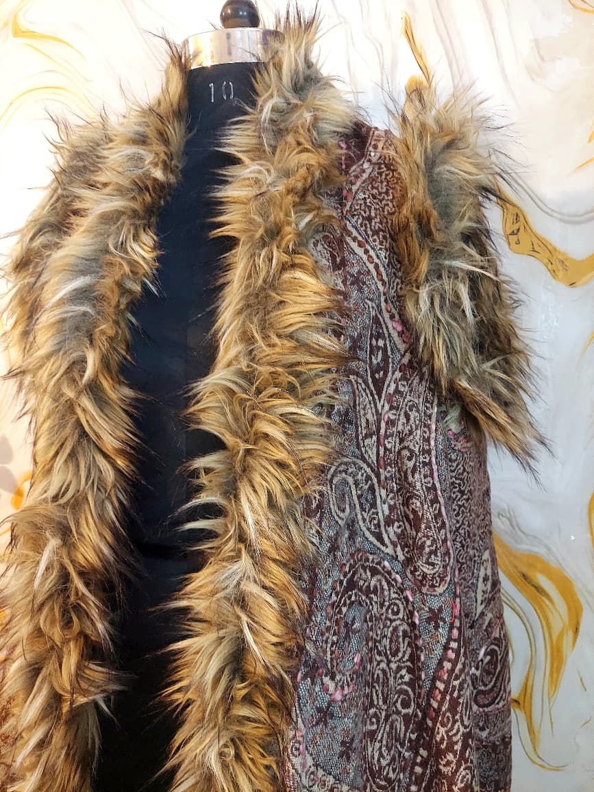 Kashmiri Wool Capes: Paisley Design, Faux Fur Trim, Bohemian Style, Winter Poncho