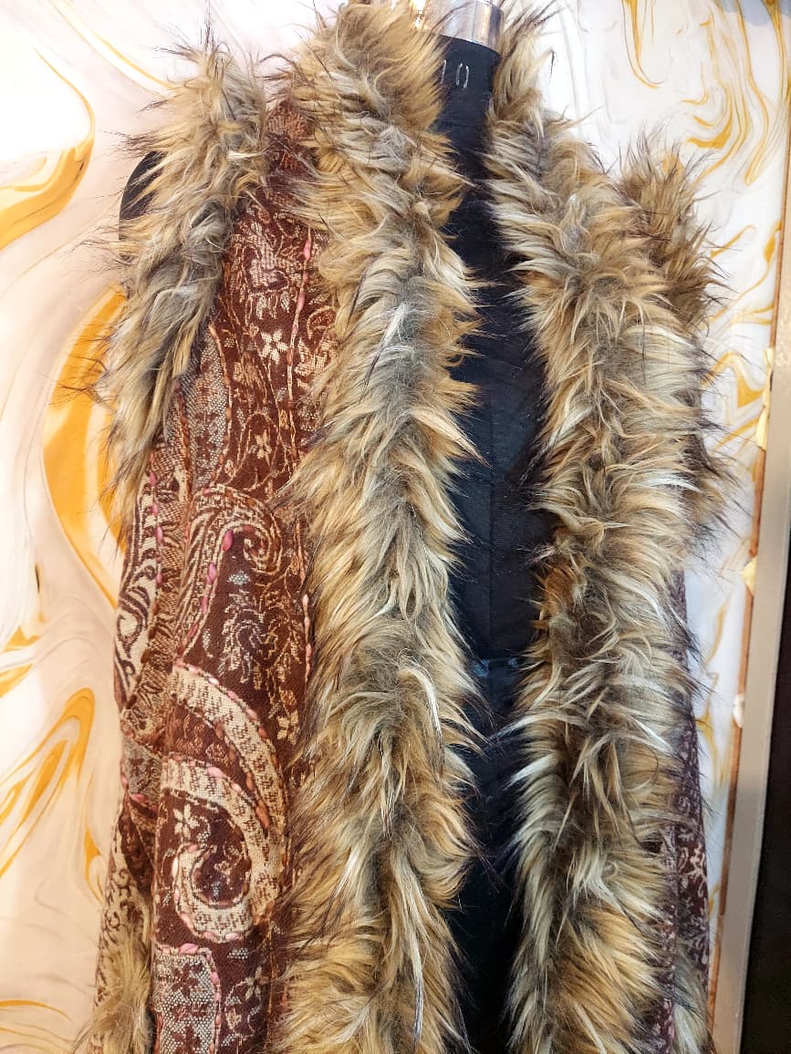 Kashmiri Wool Capes: Paisley Design, Faux Fur Trim, Bohemian Style, Winter Poncho