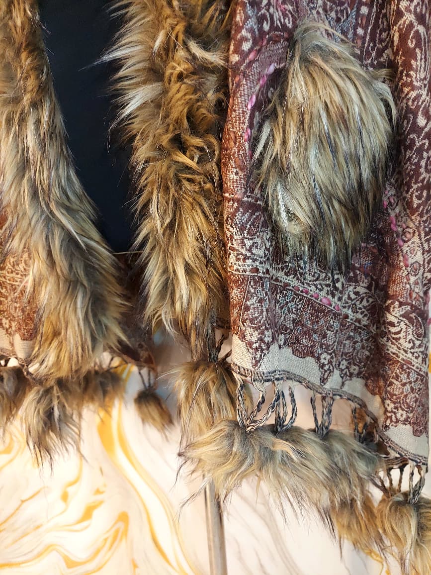 Kashmiri Wool Capes: Paisley Design, Faux Fur Trim, Bohemian Style, Winter Poncho