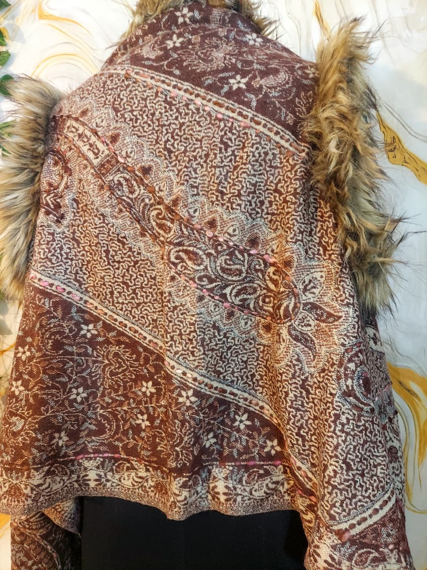 Kashmiri Wool Capes: Paisley Design, Faux Fur Trim, Bohemian Style, Winter Poncho