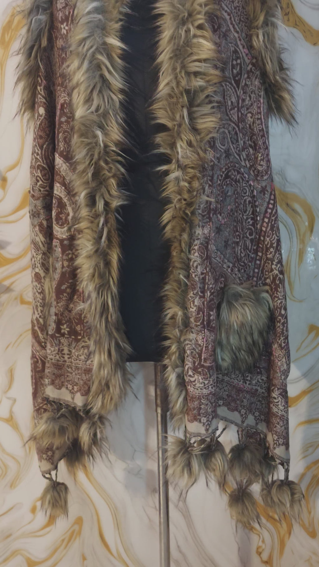 Kashmiri Wool Capes: Paisley Design, Faux Fur Trim, Bohemian Style, Winter Poncho